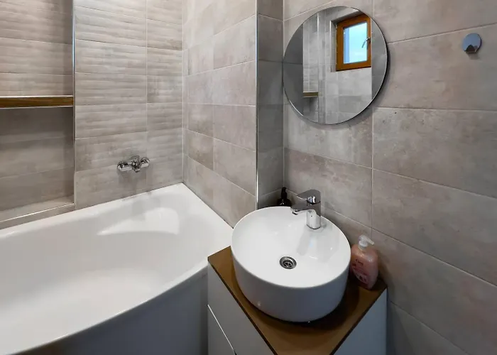 Spacious 3br In The Center - Kitchen Smart Tv's *