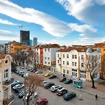 Spacious 3br In The Center - Kitchen Smart Tv's Apartment Sofia