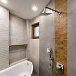 Spacious 3br In The Center - Kitchen Smart Tv's Appartement *