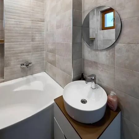 Spacious 3br In The Center - Kitchen Smart Tv's *