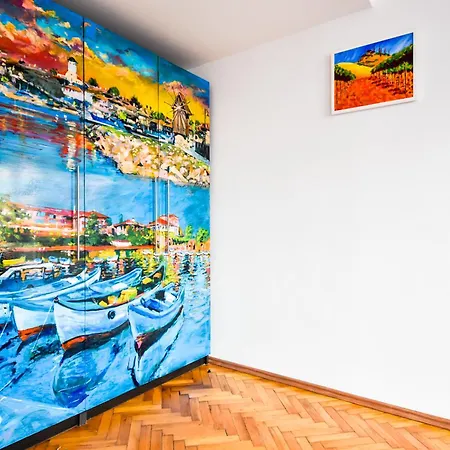 Spacious 3br In The Center - Kitchen Smart Tv's *