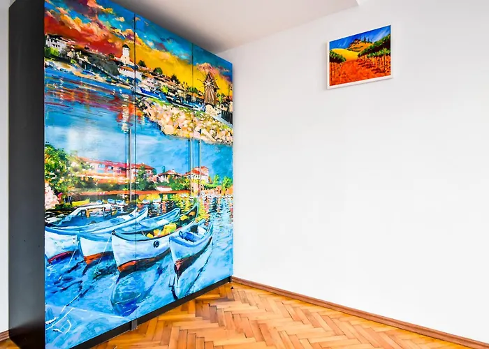 Spacious 3br In The Center - Kitchen Smart Tv's *